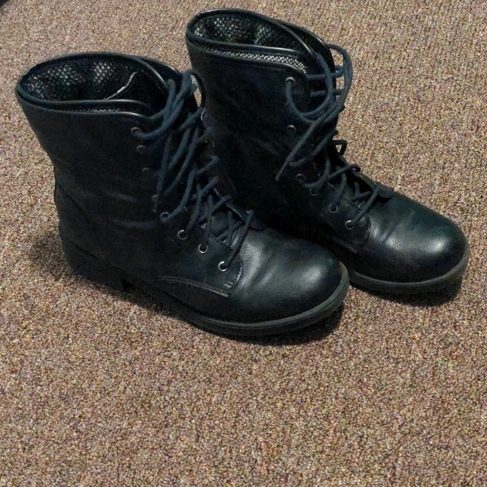 Combat boots